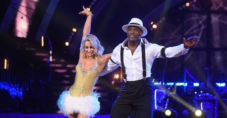 "Taniec z gwiazdami": Izu Ugonoh w walecznym pasodoble