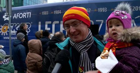 Lech Poznań częstował kibiców w Białymstoku rogalami świętomarcińskimi przed meczem z Jagiellonią