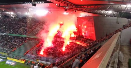 Lech Poznań przegrał z Legią Warszawa 1:2, ale kibice Kolejorza wspierali swój zespół do końca. Tak cieszyli się po bramce Derko Jevticia