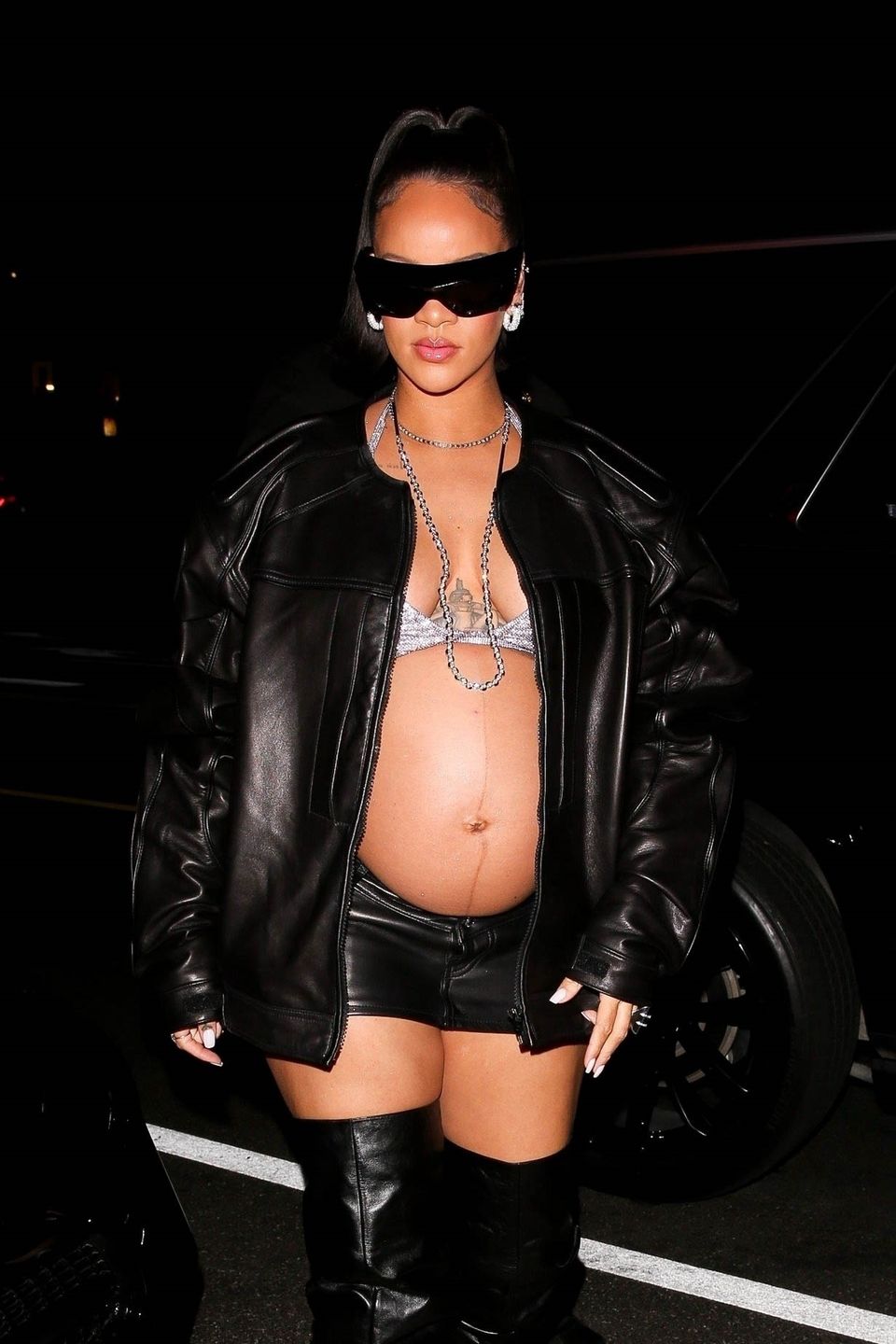 Rihanna pokazuje ciążowy brzuch