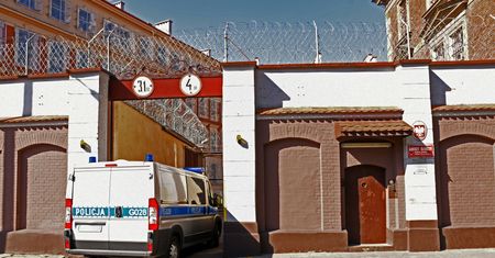 Bili, gwałcili i przypalali 2,5-latka. Para trafi na obserwację psychiatryczną