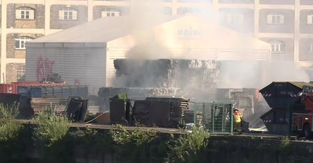 Pożar zakładu recyklingu papieru w centrum Berlina