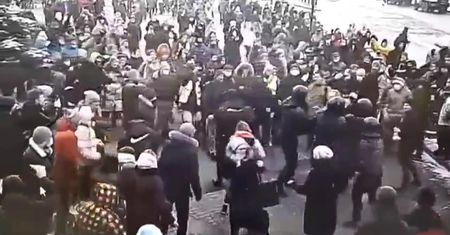 Zamieszki w Petersburgu. Wiec poparcia dla A. Nawalnego