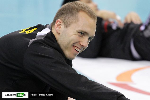 - Dobrze się czujemy razem i jak widać dobrze to funkcjonuje na boisku - mówi Paweł Zatorski