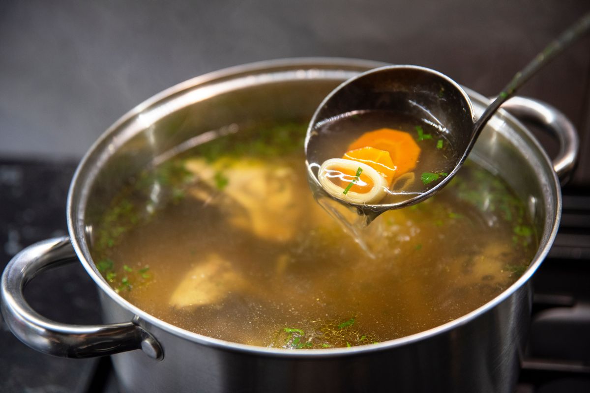 Which parts of the chicken are best for making broth?