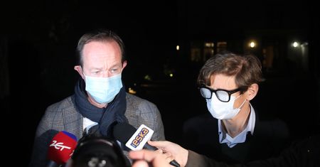 Roman Giertych z zarzutami. Jego obrońca o groźbach. Jest reakcja z rządu