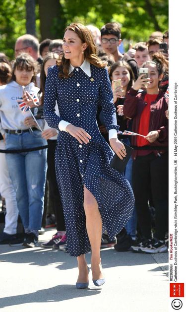Księżna Kate w zwiewnej sukience w groszki