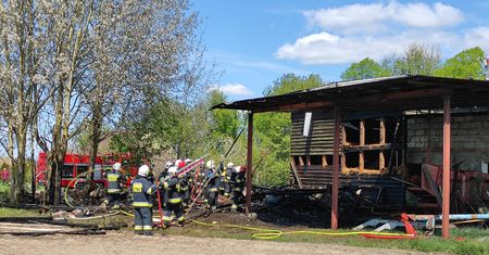 60 strażaków gasiło pożar w Śmiardowie Krajeńskim