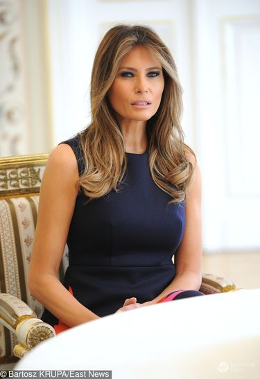 Melania Trump w Warszawie w granatowej sukience