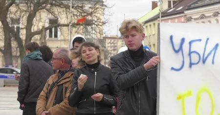 “To jest nieludzkie”. Manifestacja solidarności z narodem ukraińskim na kieleckim rynku