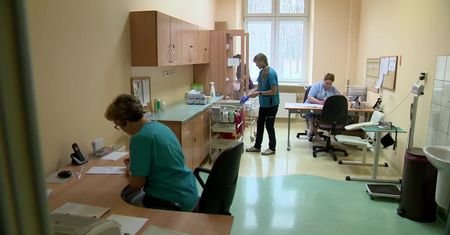 Od dziś pielęgniarki mogą wypisywać recepty. Ma to skrócić kolejki w przychodniach