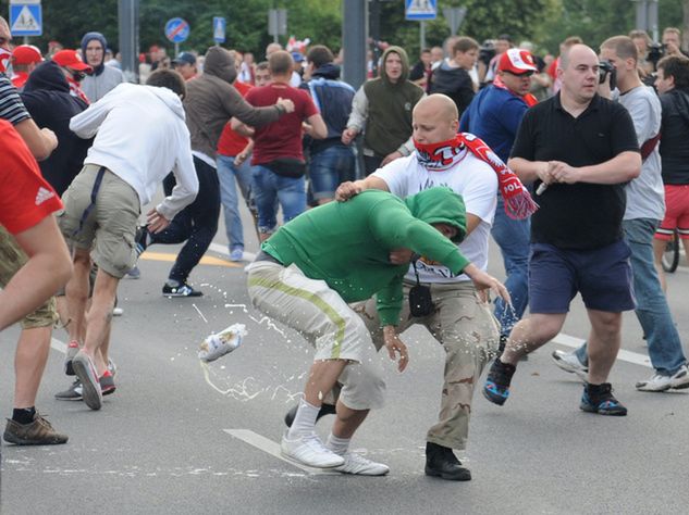 Przed meczem Polska-Rosja na ulicach Warszawy rozpętało się prawdziwe piekło. Fot. Pixel/Newspix