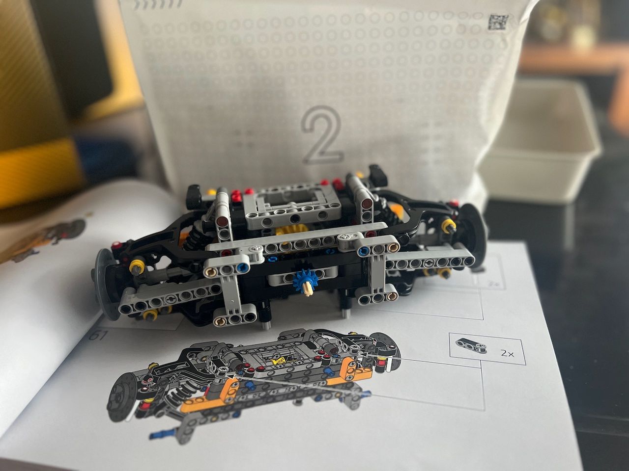 Składanie McLarena P1 z klocków LEGO krok po kroku