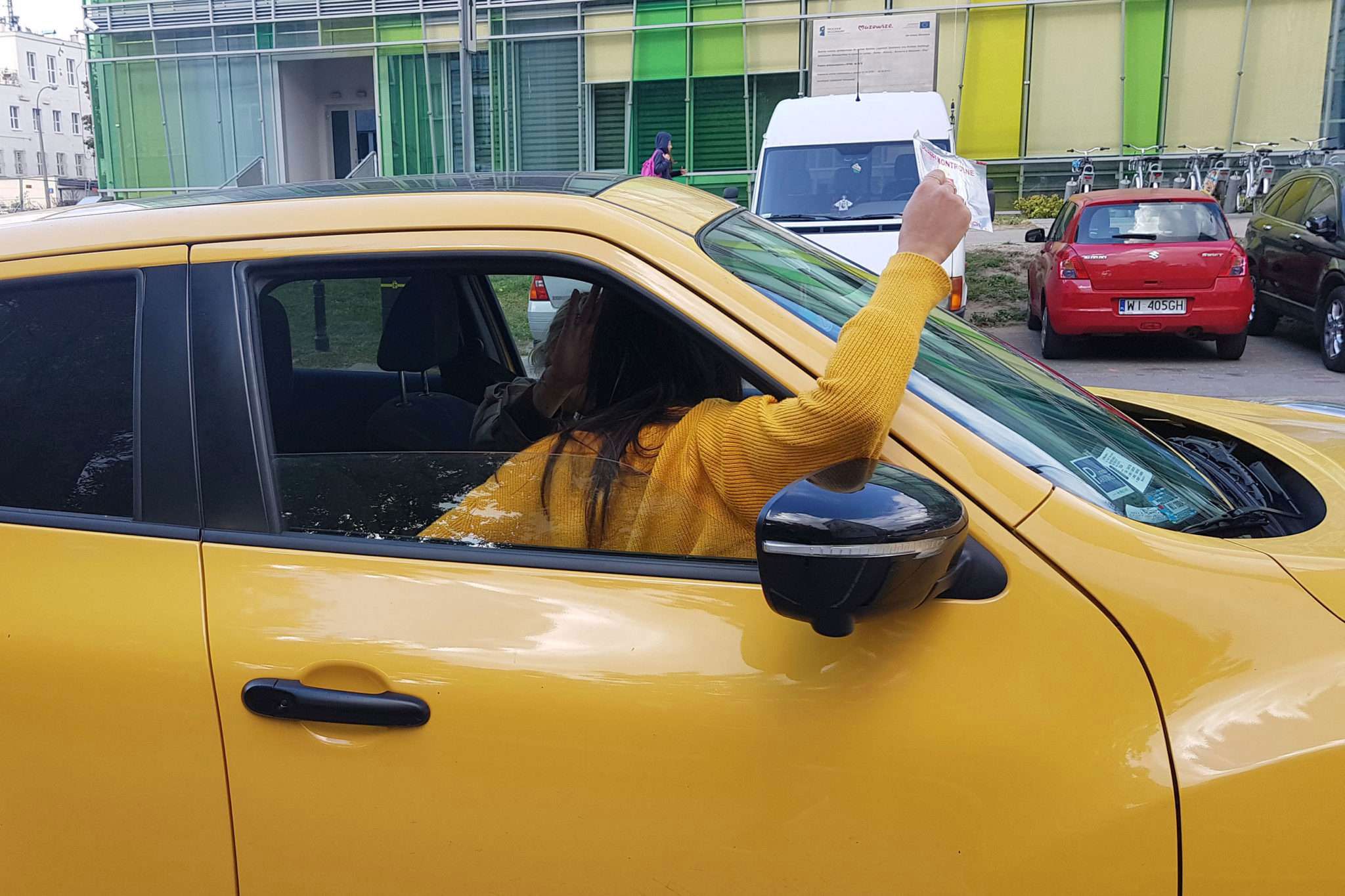 Koleżanka Marty Wierzbickiej dumnie wystawiła mandat w stronę paparazzi