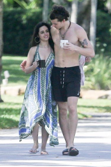 Camila Cabello i Shawn Mendes na spacerze podczas kwarantanny