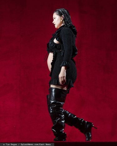 Adriana Lima w ciąży na pokazie mody