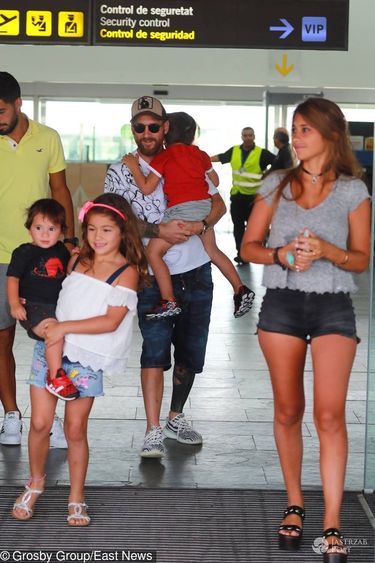 Leo Messi i Luis Suarez wrócili do Barcelony z rodzinami