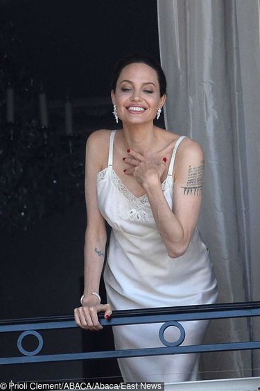 Angelina Jolie podczas sesji dla Guerlain