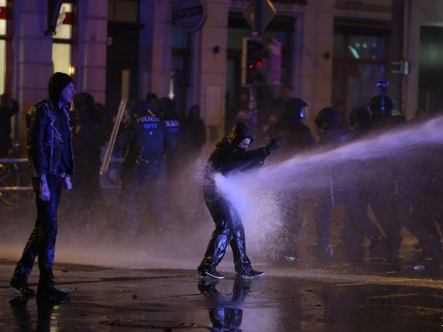 69 niemieckich policjantów rannych podczas starć z demonstrantami w Lipsku