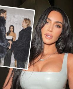 Kim Kardashian udzieliła ślubu znajomym. Miała sukienkę z dekoltem po pępek