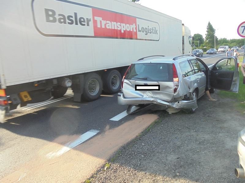 Zderzenie dwóch samochodów osobowych w Miłkowie