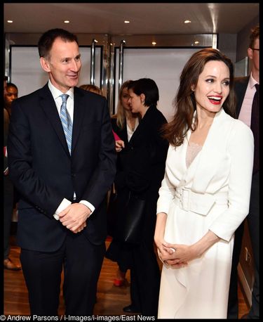 Stylizacja Angeliny Jolie ze spotkania w Londynie