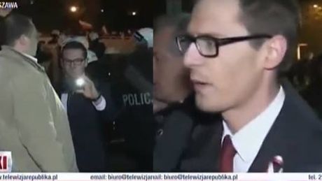 Relacja z Marszu Niepodległości: "Policja bije! ZOSTAŁ Z NIEGO TYLKO SZALIK!"