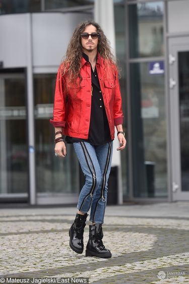 Michał Szpak w damskich butach Reserved w Dzień Dobry TVN