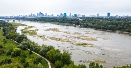Dramatycznie niski poziom wody w Wiśle. Pogłębia się susza hydrologiczna