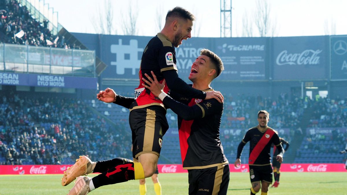 PAP/EPA / Raul Garcia / Na zdjęciu: piłkarze Rayo Vallecano