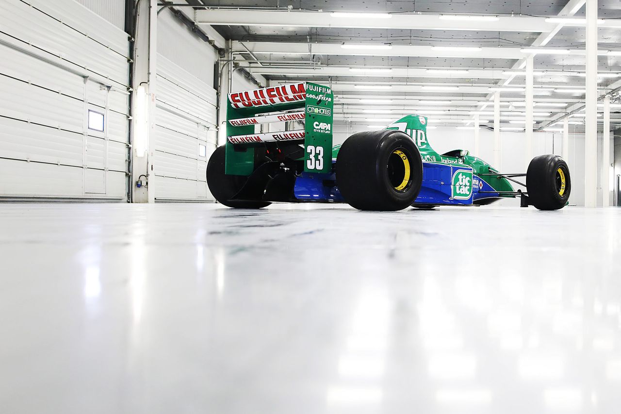 Pierwszy bolid F1 Schumachera trafił na sprzedaż. To gratka dla kolekcjonerów