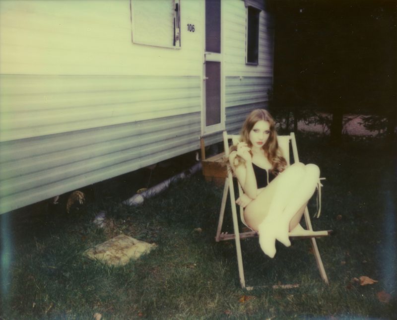 „Jest doskonały w swojej niedoskonałości" - mówi Jarek Kasprowiak o fotografowaniu na Polaroidzie 7