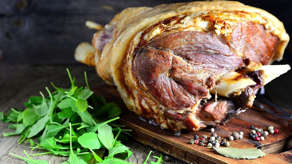 Pieczona cała szynka wieprzowa (mięso i tłuszcz)