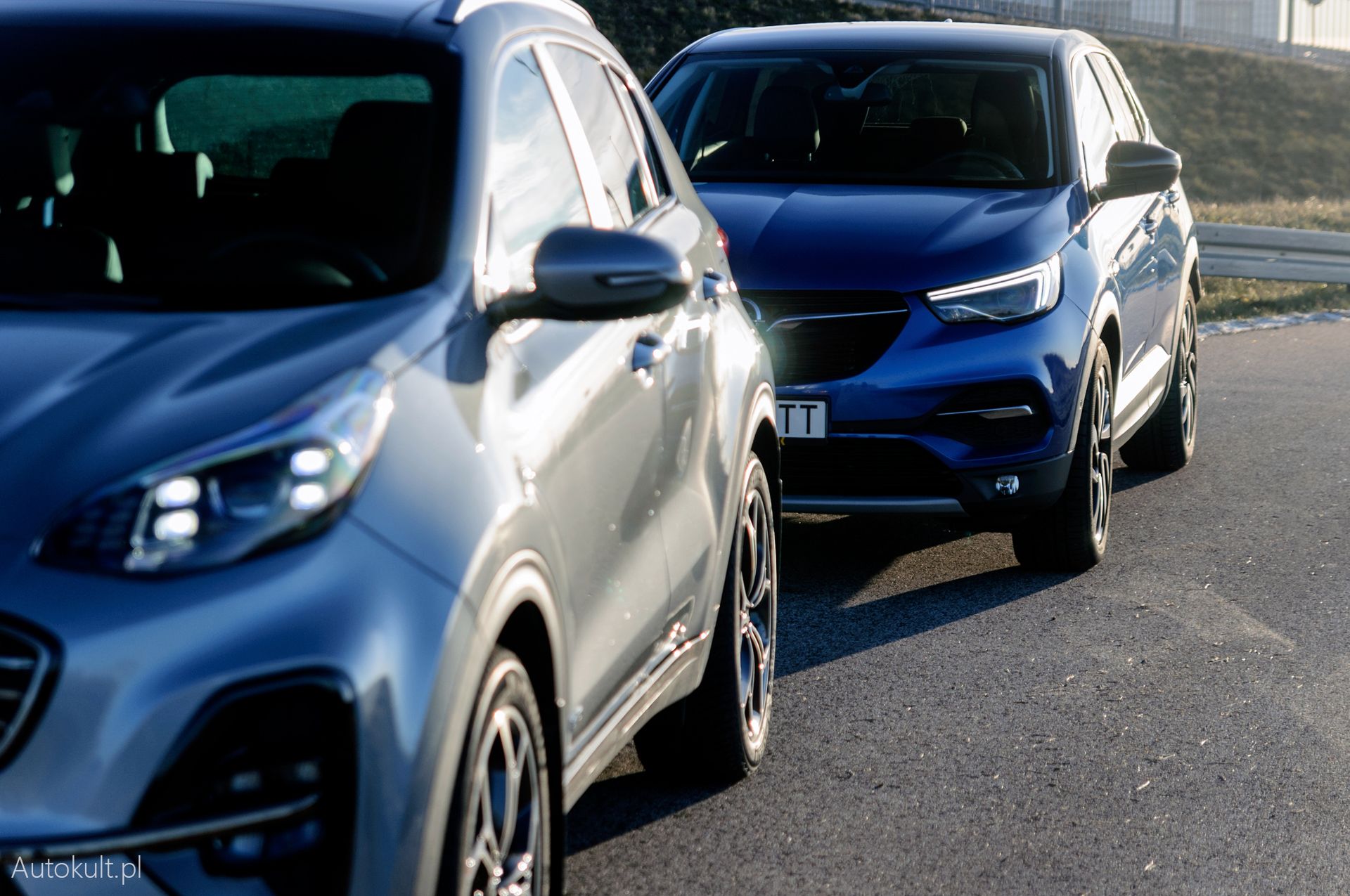 Opel Grandland X 2.0 CDTi vs Kia Sportage 2.0 CRDi (fot. Mariusz Zmysłowski)