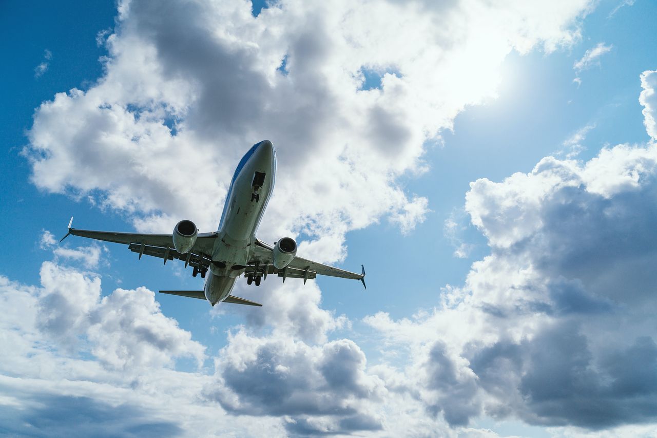 Jak transport lotniczy wpływa na środowisko?