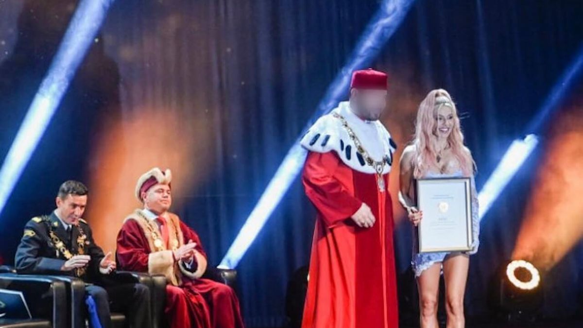 Komendant Główny PSP, Mariusz Feltynowski (z l.) podczas jednej z uroczystości na Collegium Humanum