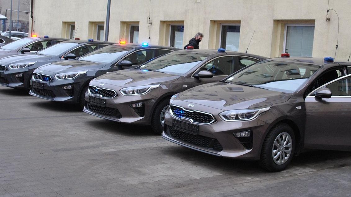 Kie Ceed w podstawowej wersji wyposażenia rozpoczną służbę w łodzkiej policji.