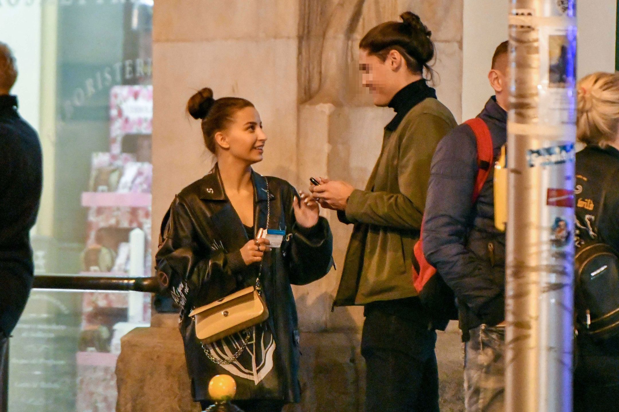 Julia Wieniawa na randce pali iqos