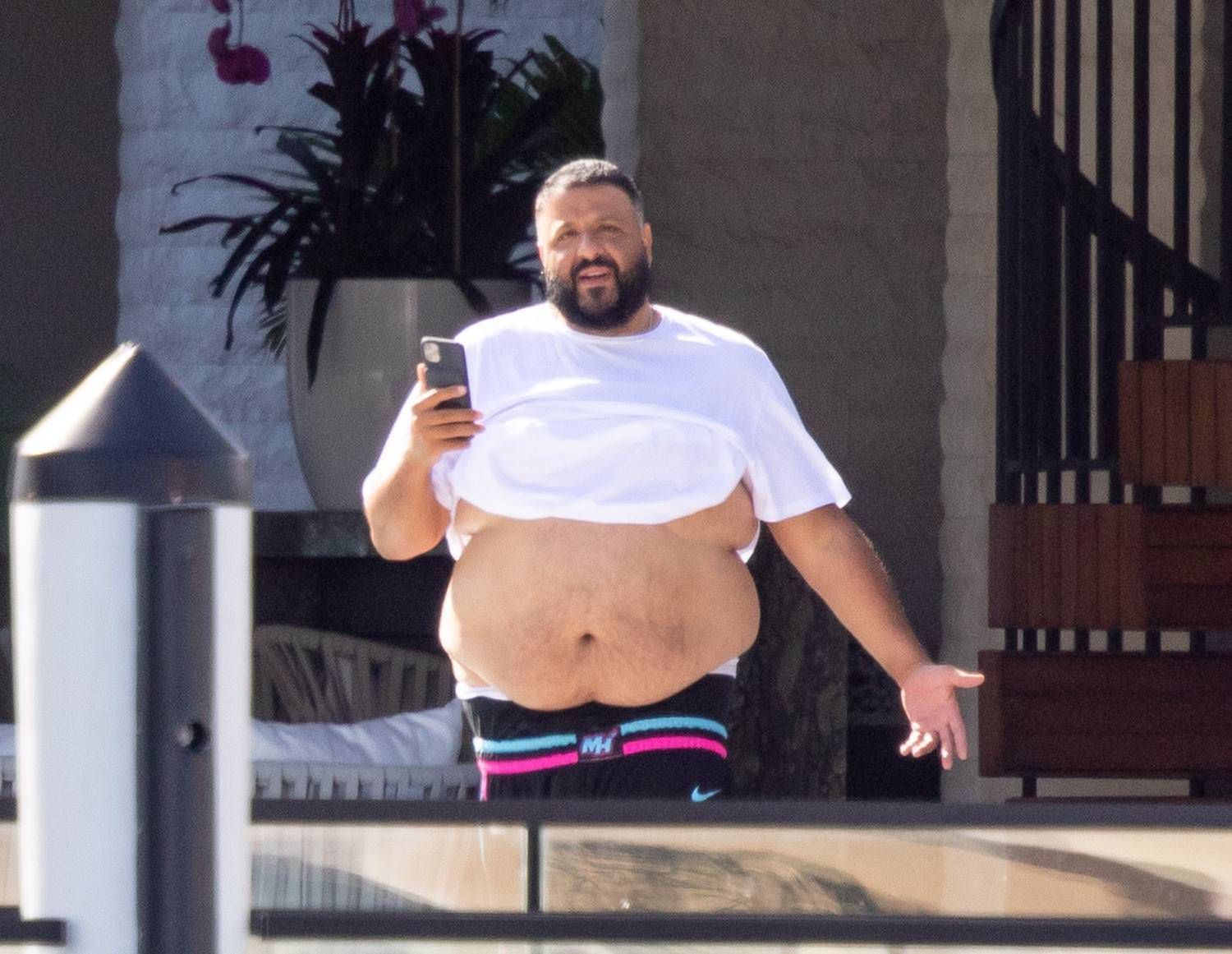 DJ Khaled przypadkowo pochwalił się brzuchem