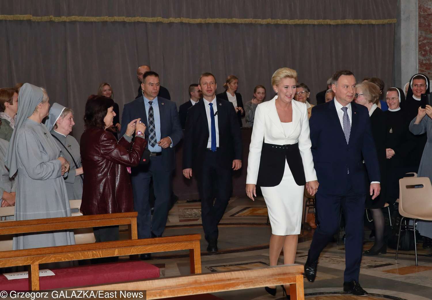 Prezydent Andrzej Duda z żoną Agatą pomodlili się przy grobie papieża Jana Pawła II