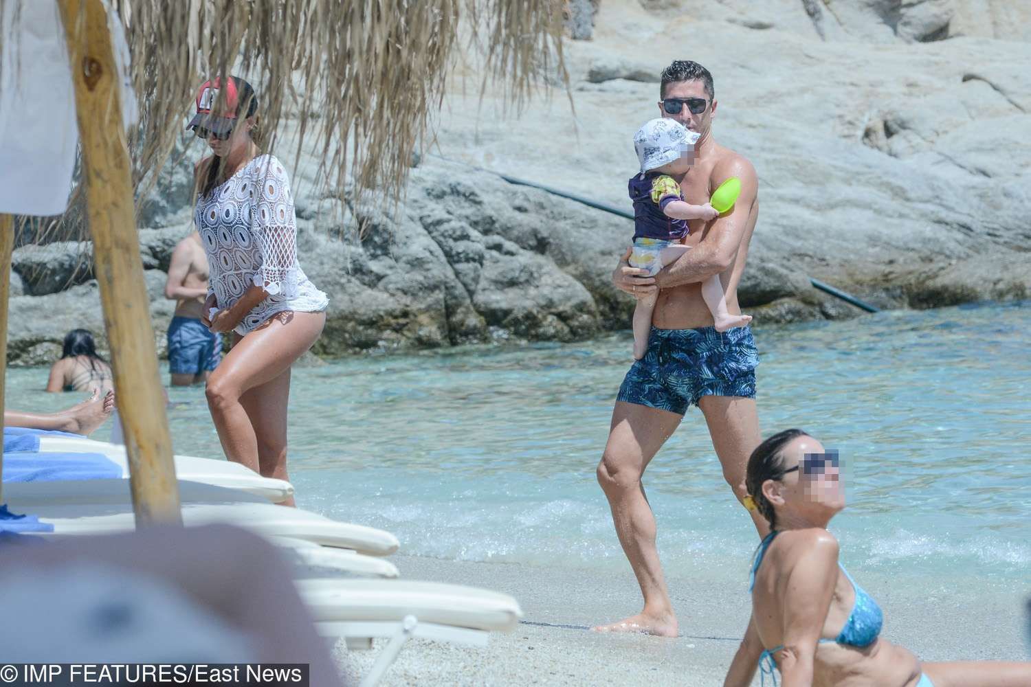 Anna Lewandowska i Robert Lewandowski z córką Klarą na wakacjach w Grecji