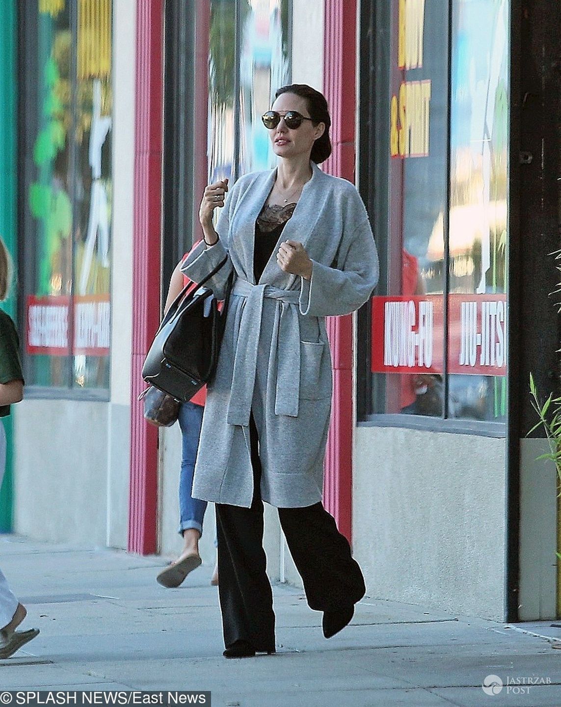 Angelina Jolie odprowadza Vivienne Jolie-Pitt na zajęcia z karate