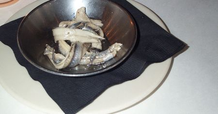 Surowe anchois