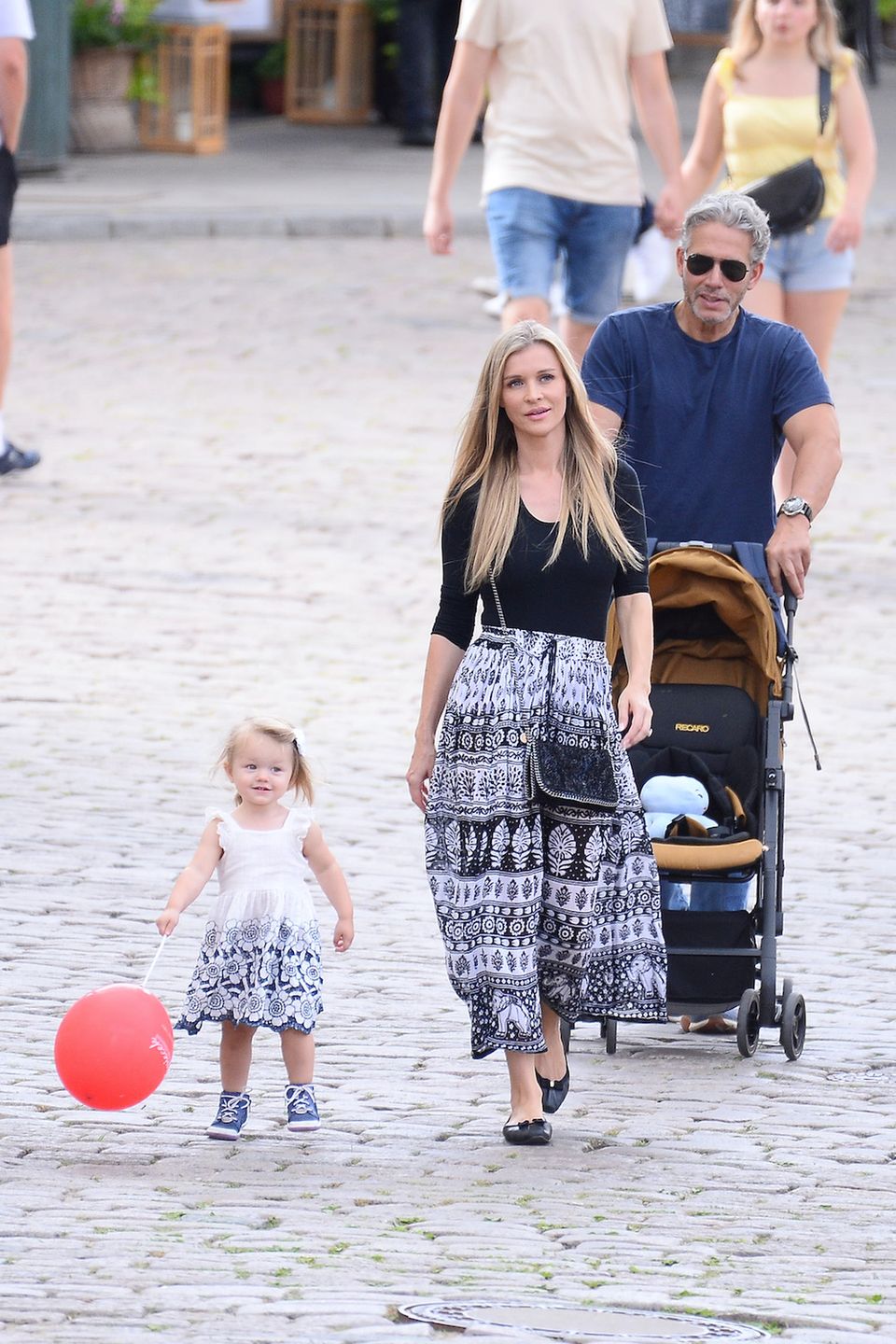 Joanna Krupa z rodziną na Starówce