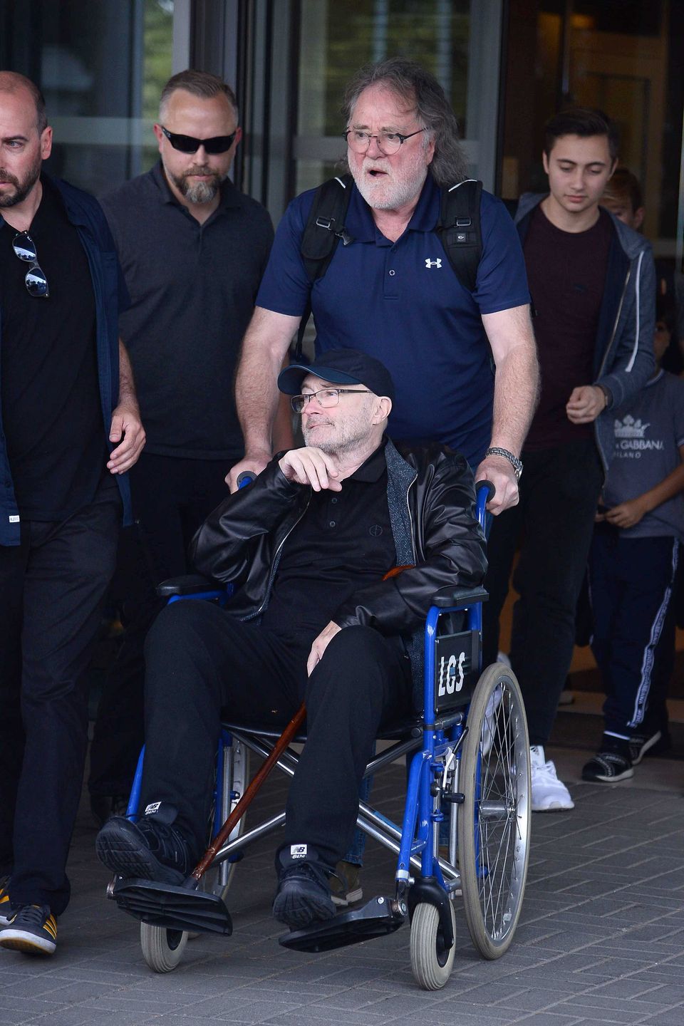 Phil Collins na wózku inwalidzkim