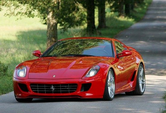 Zlikwidowano fabryczkę fałszywych Ferrari