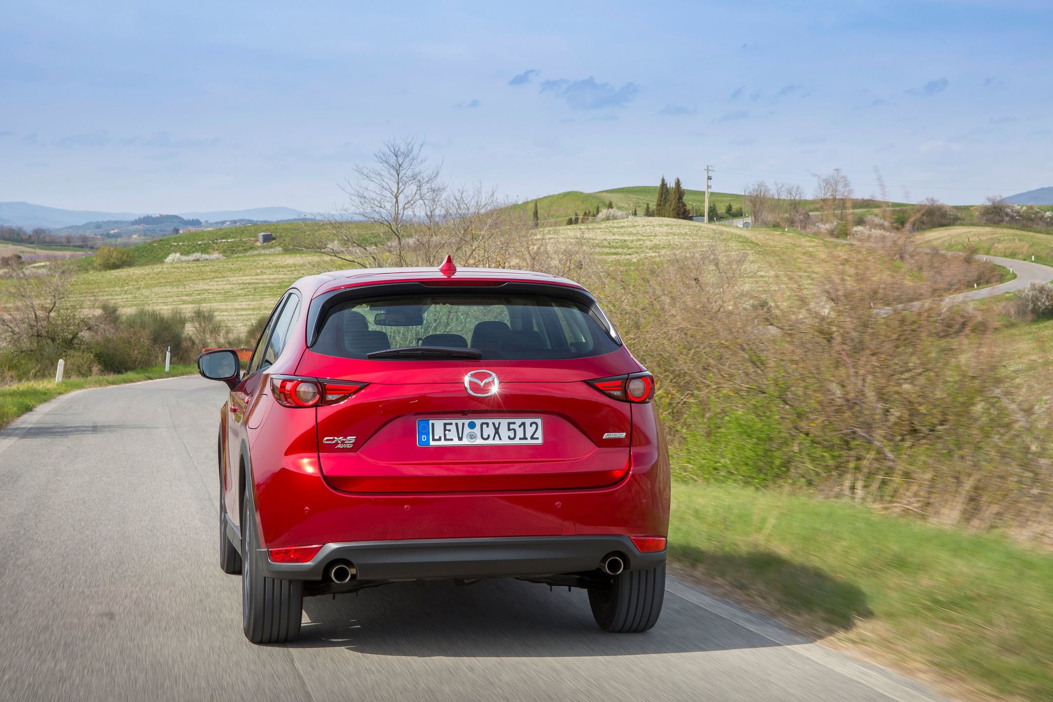 Stabilny wizualnie tył nowej CX-5