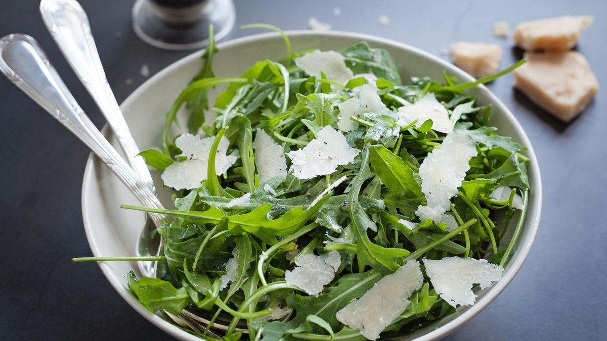 Arugula salad with parmesan cheese
Close up of arugula salad with parmesan cheese and pepper
Cris Cantón