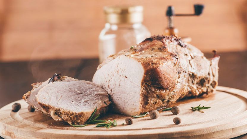 Pieczona szynka wieprzowa z części zadniej (mięso i tłuszcz)