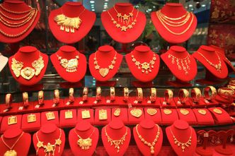 Rekordowy rok dla złota. Widać to po sprzedaży sztabek i biżuterii